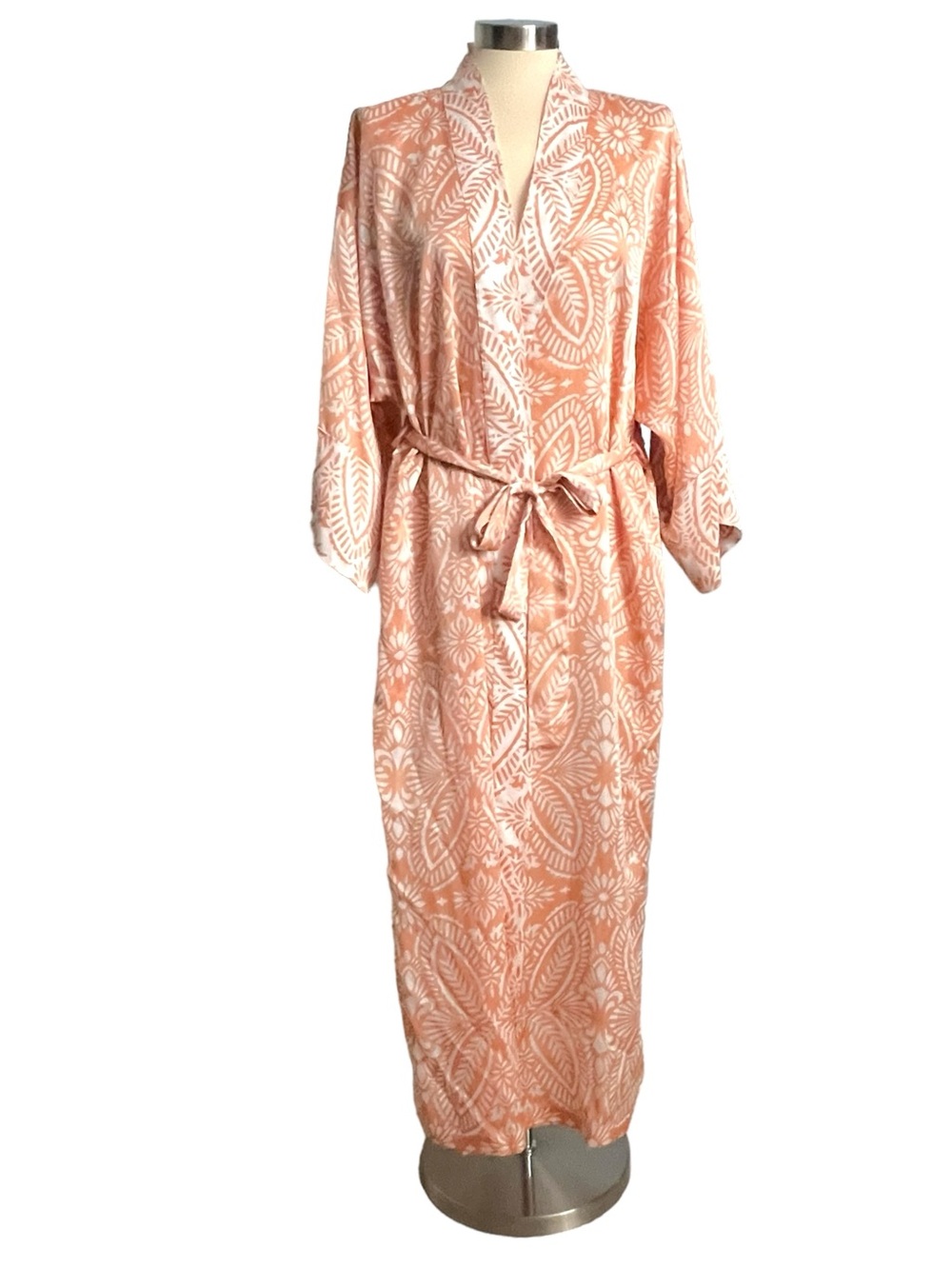 Vintage 2000’s Oscar de la Renta Peach + White Floral Paisley Print Robe